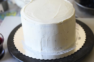 Comment bien lisser ses layer cakes ?  Crème pour gateau, Recette cake  design, Recette wedding cake