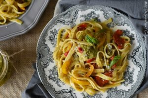 spaghetti au pesto de basilic et legumes1