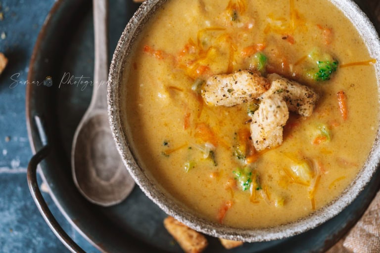 Soupe de brocolis aux carottes et poireaux