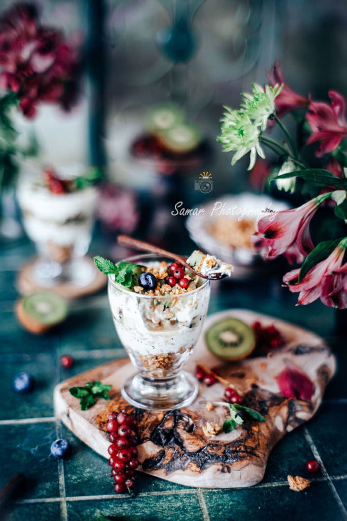 Granola avec yaourt et fruits