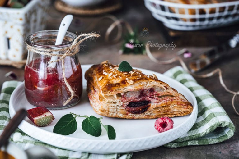 Chaussons à la compote de rhubarbe