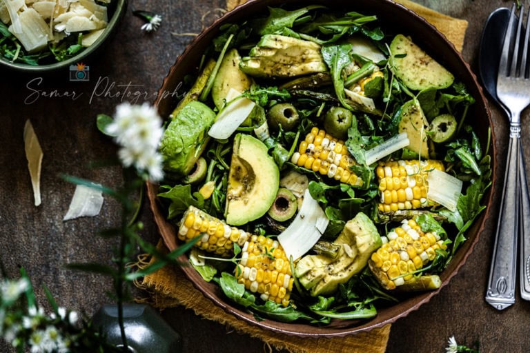 Salade de Roquette, maïs et avocat